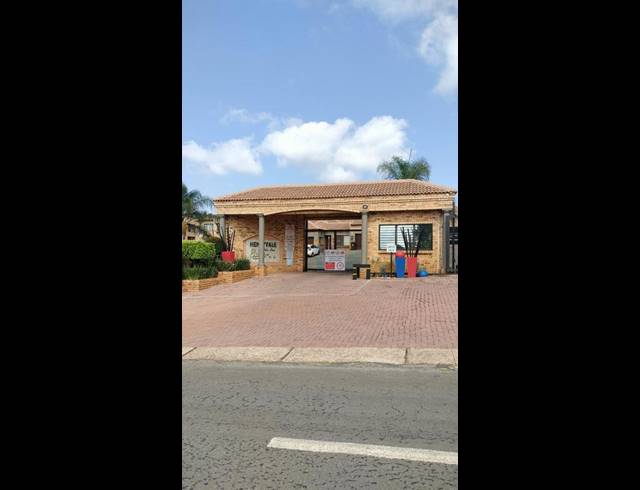 2 BEDROOM TOWNHOUSE FOR SALE IN CHANCLIFF RIDGE